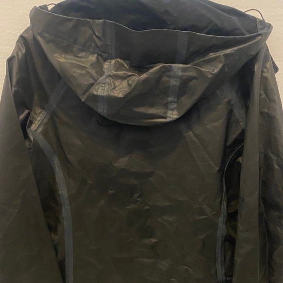 Columbia Men's OutDry Extreme Windrain Waterproof Jacket in black. - Picture 8 of 8